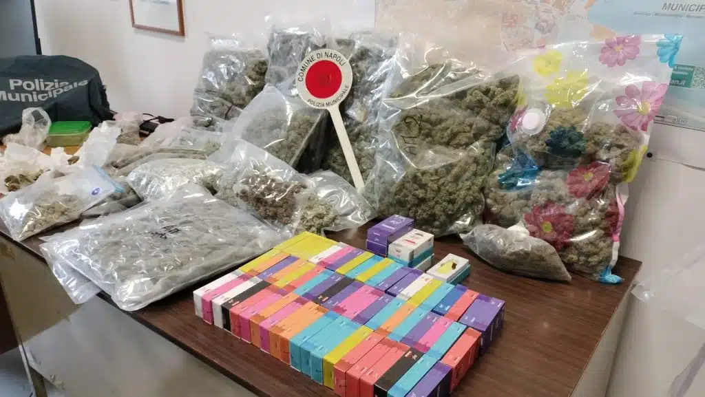 Spaccio droga arrestato Napoli 