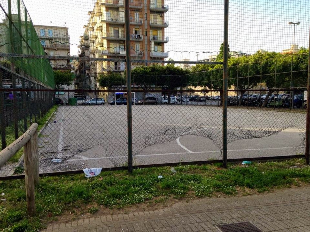 Salerno, il campetto di via Vinciprova rinasce nel nome di Peppino Soglia