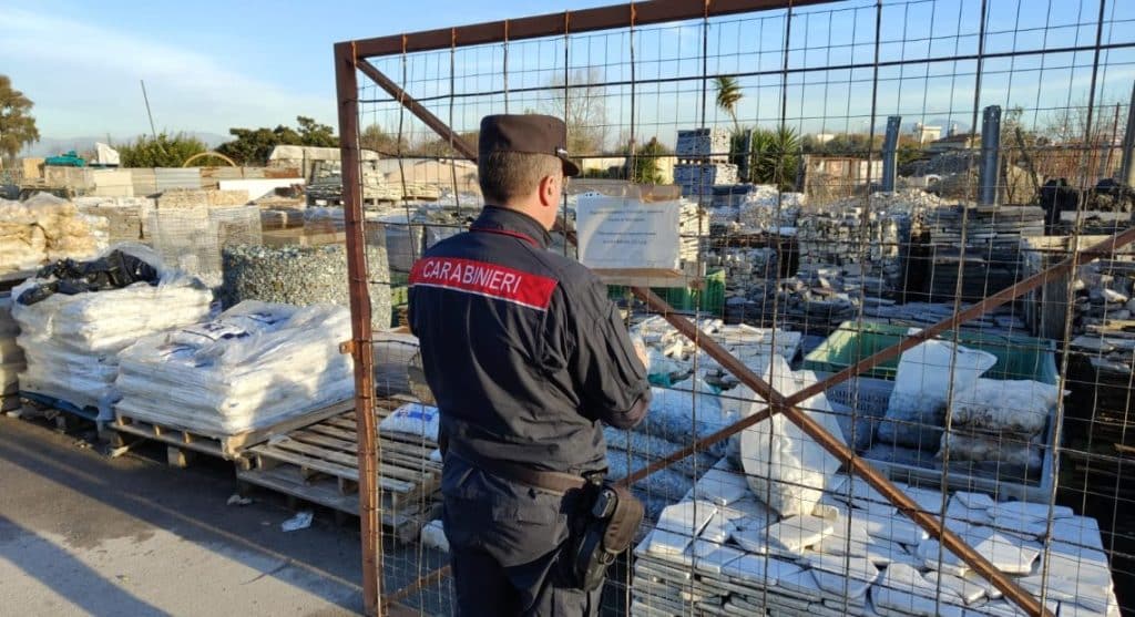 gricignano aversa sequestro negozio materiali edili