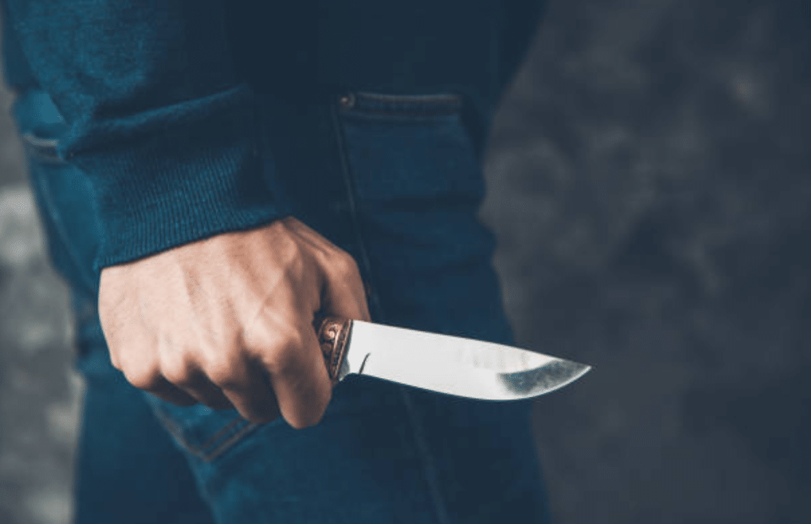 Antimo minacce collega arrestato