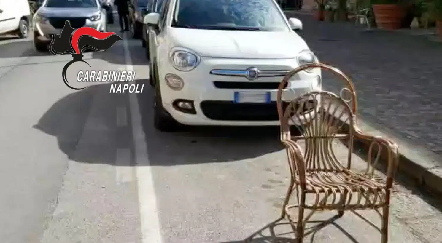 Castellammare sedie strada parcheggio