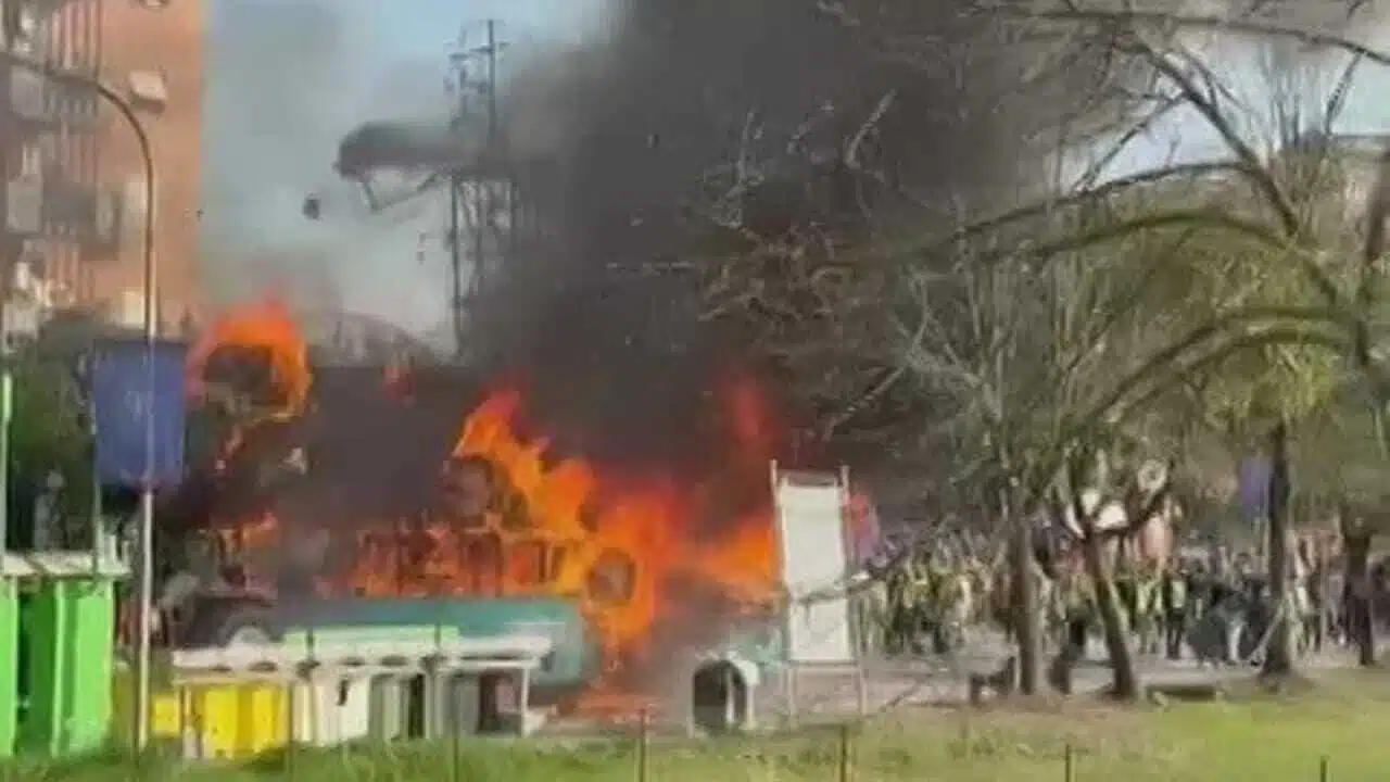 frosinone incendio carro carnevale 2025 bambino ustionato