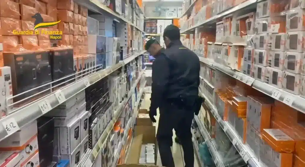 napoli sequestro videogiochi pirata articoli contraffatti denunce