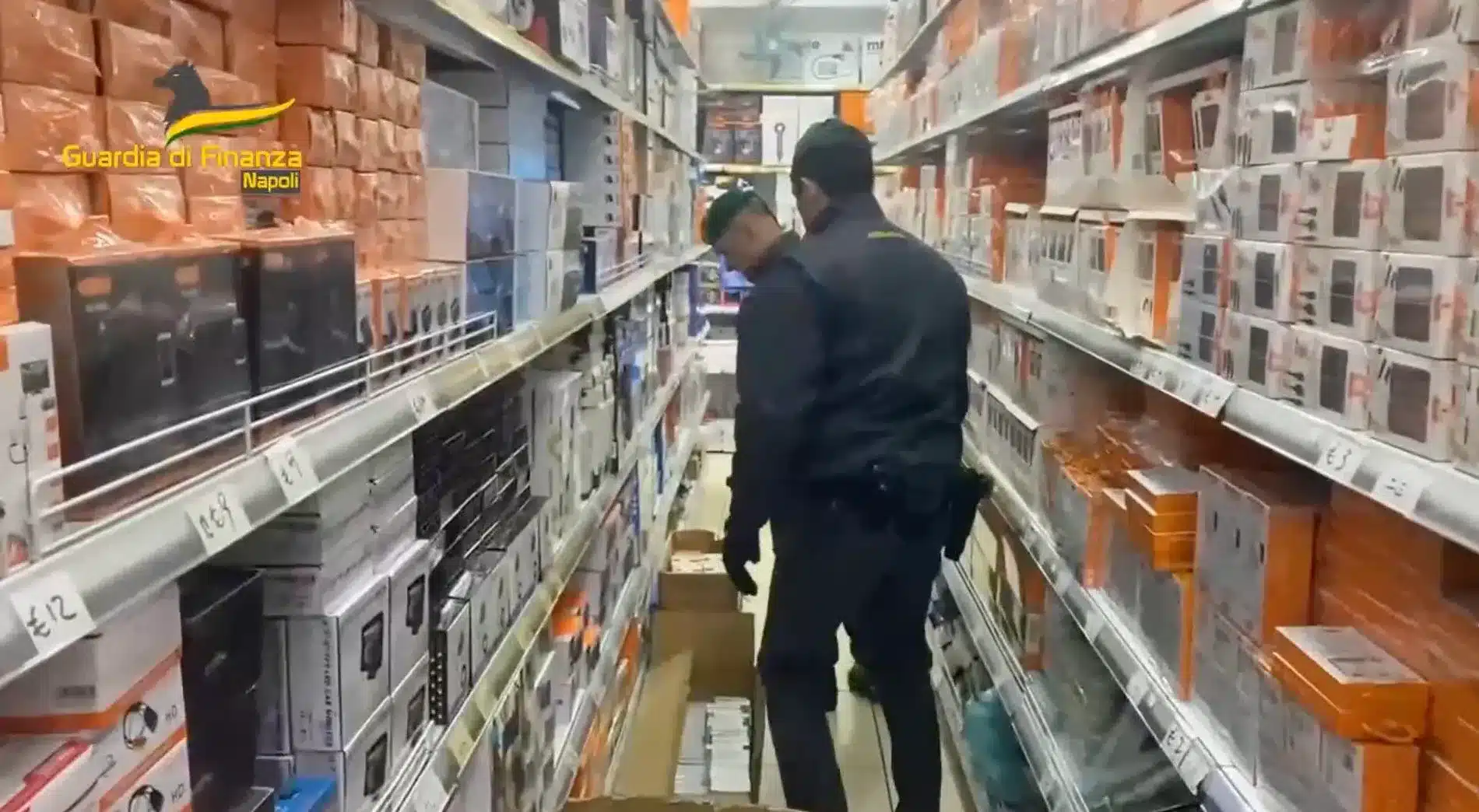 napoli sequestro videogiochi pirata articoli contraffatti denunce