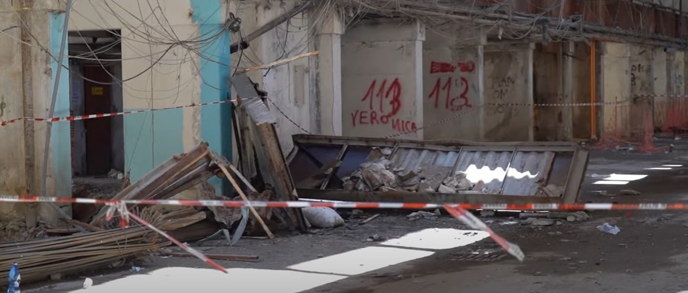 crollo scampia indagati omicidio plurimo lesioni colpose