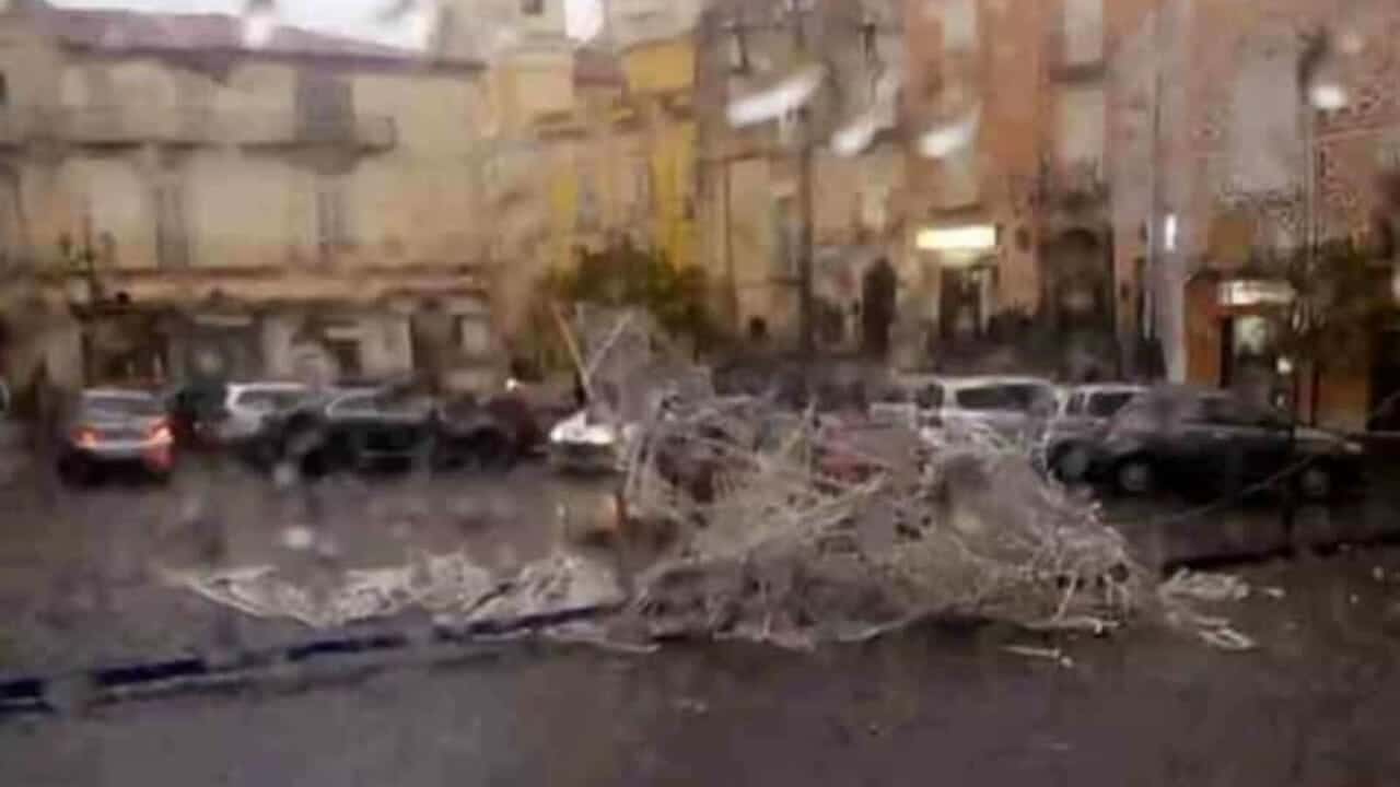 tromba aria crollo luminaria morto sessa aurunca processo