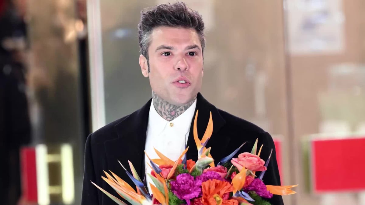 Fedez Sanremo 2025 occhi neri