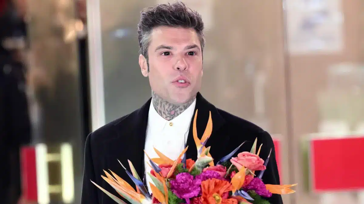 Fedez Sanremo 2025 occhi neri