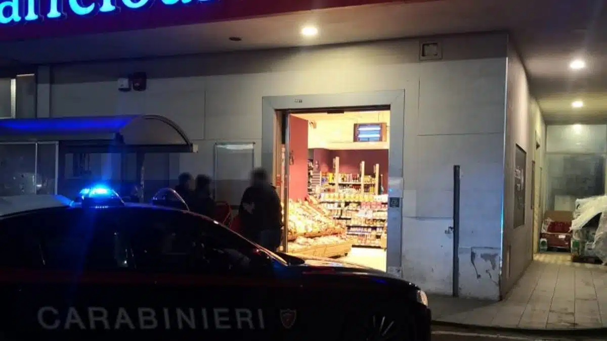 rapina montoro supermercato h24 machete 6 febbraio