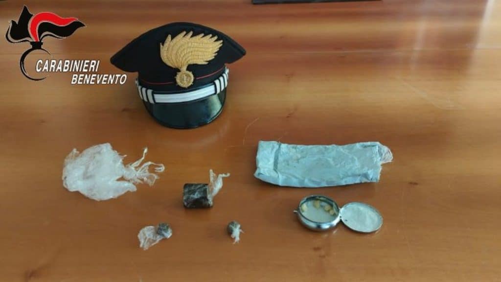 benevento droga scuola oggi 21 febbraio