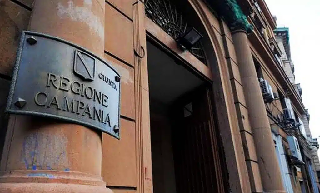 regione campania indagati magistrati