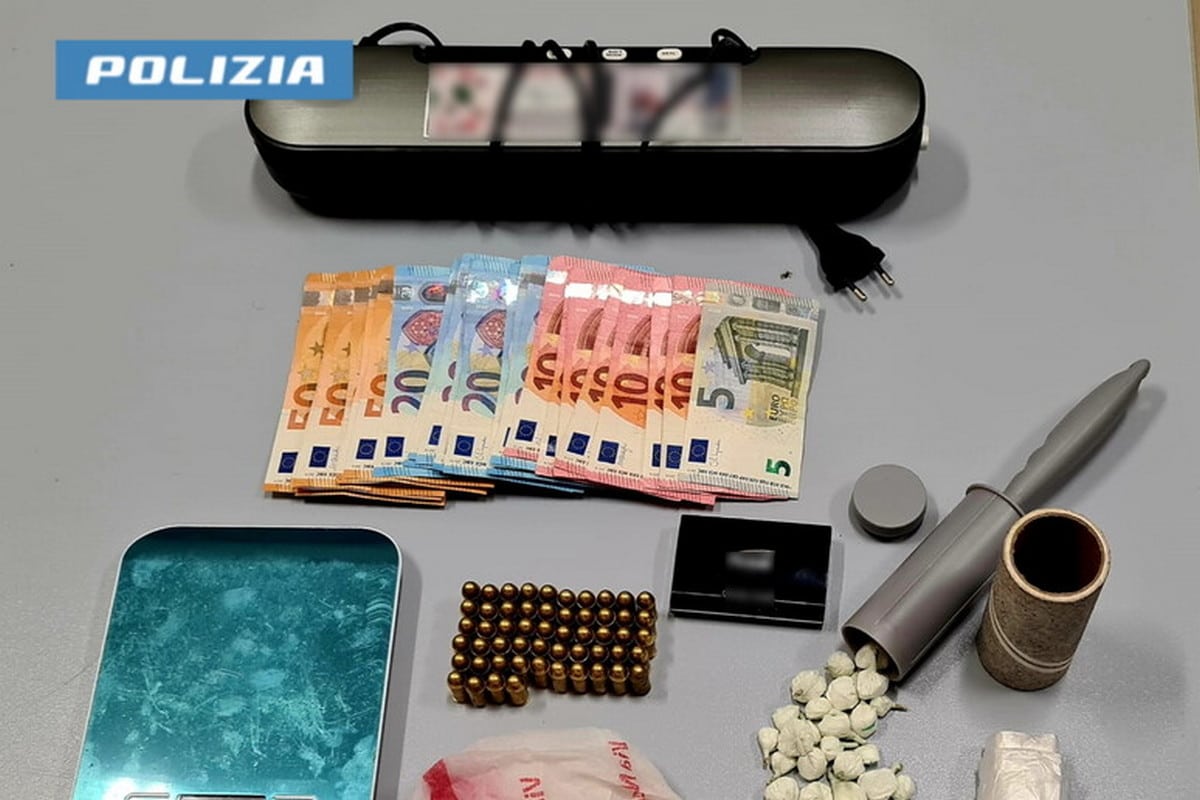 cocaina spazzola adesiva milano arrestato 16 marzo