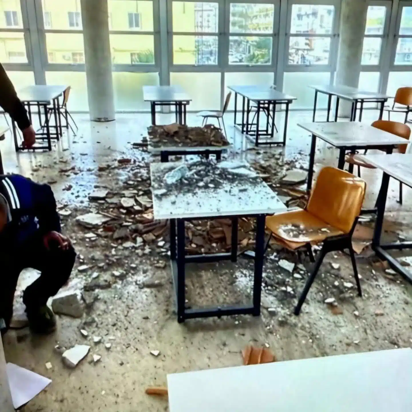 Napoli crollato solaio aula Università