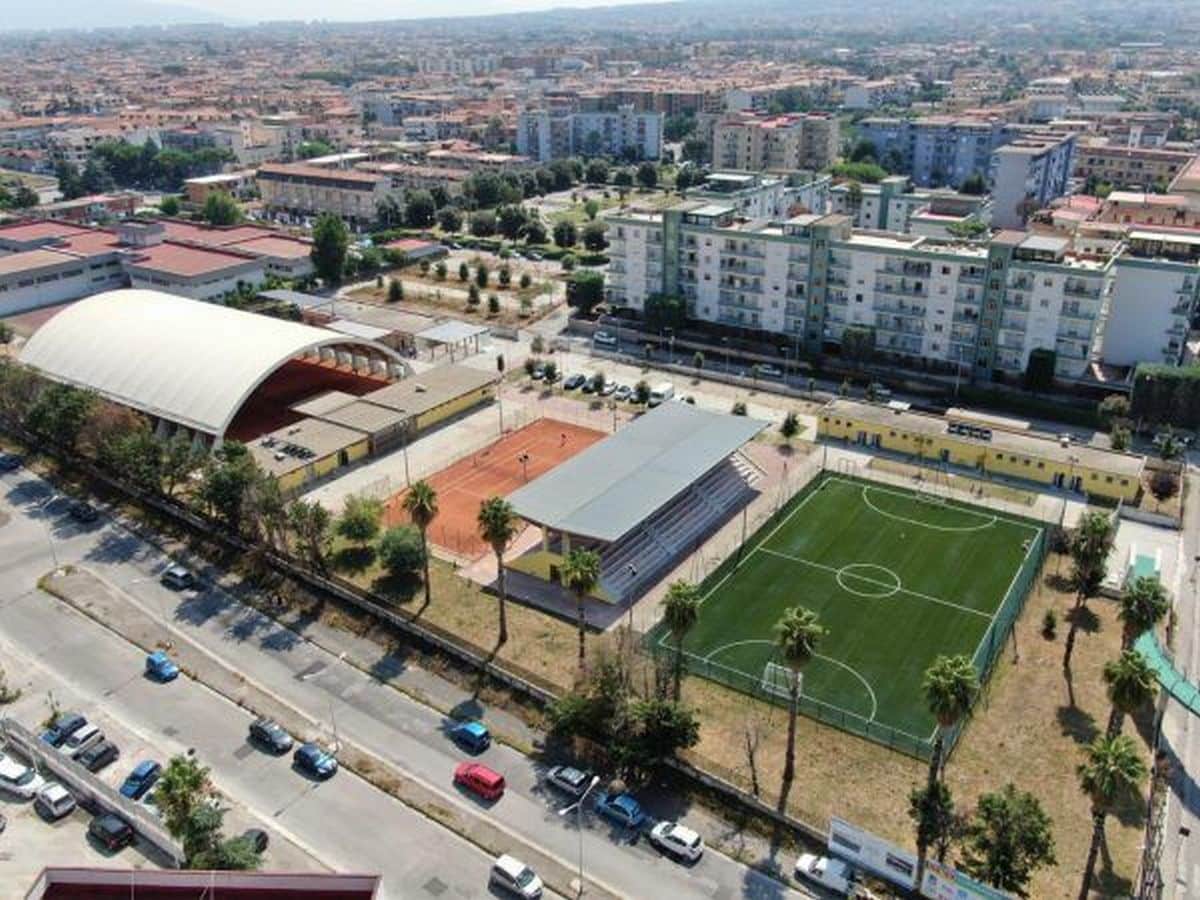 Giugliano, 15enne accoltellato per una partita di calcetto