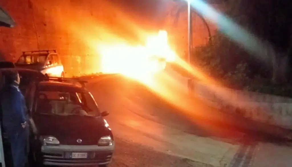 Vietri incendi auto