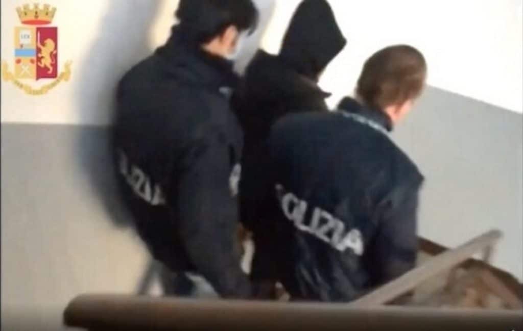 Emergenza furti a Salerno, ladro arrestato nella notte dopo colpo in un bar di Mercatello