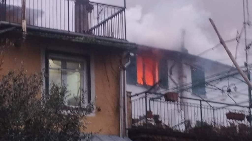 incendio genova morto feriti 18 marzo