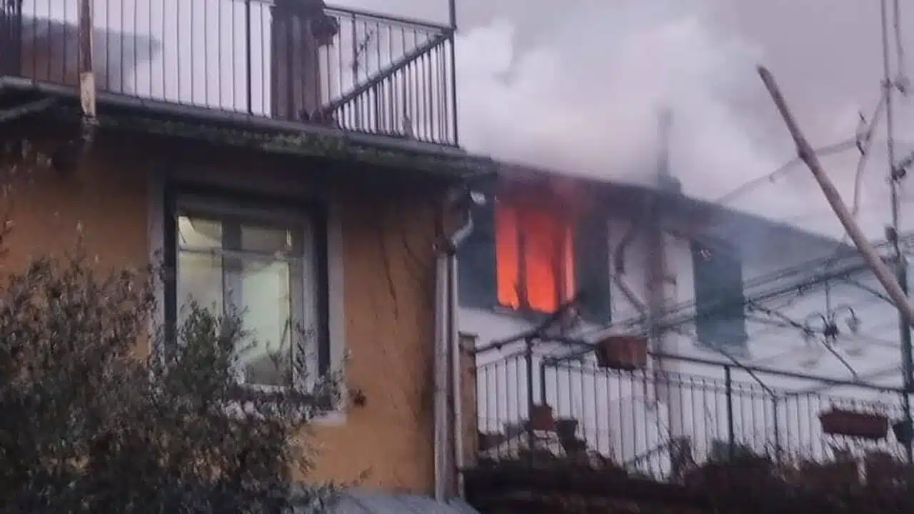 incendio genova morto feriti 18 marzo
