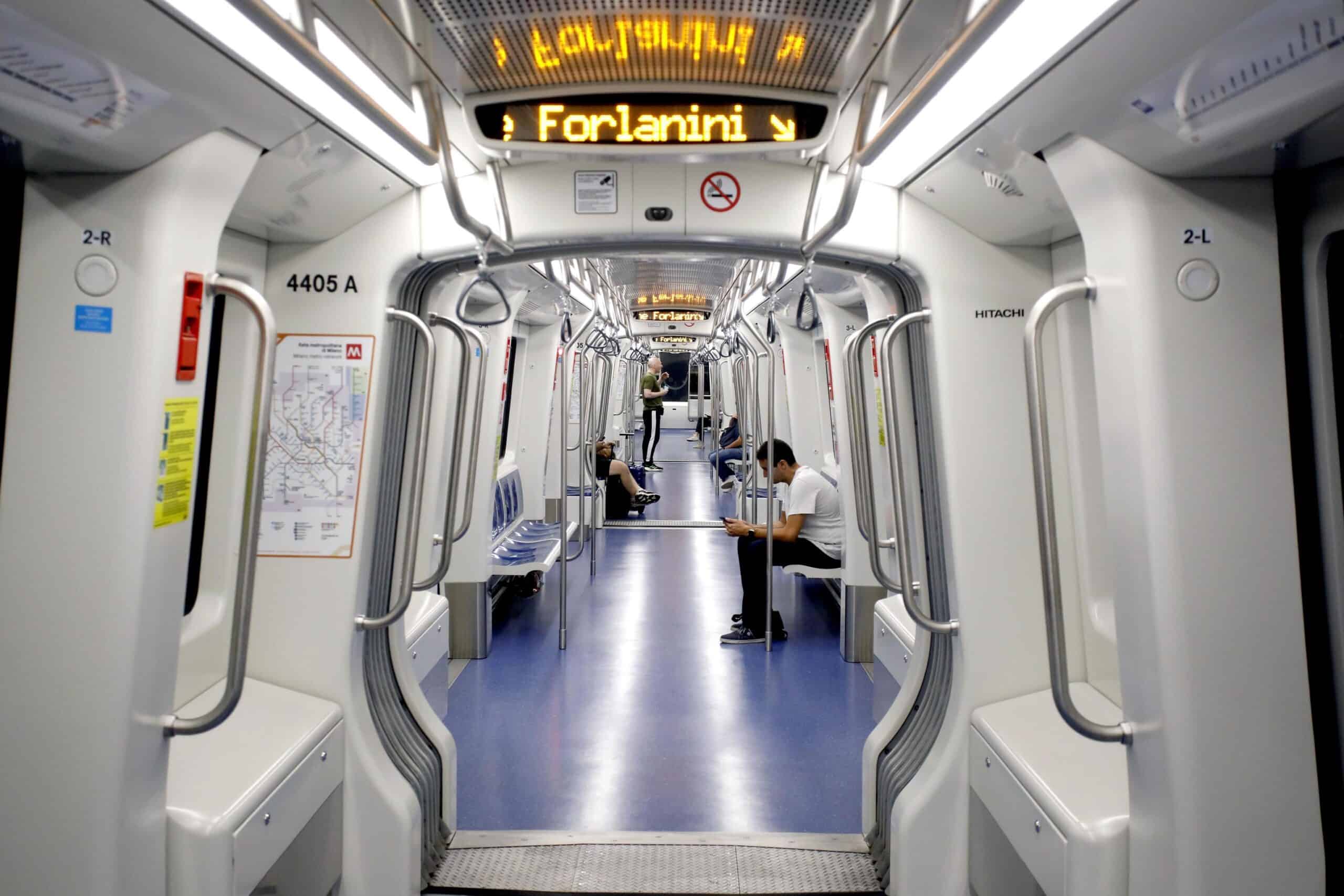 molestata metropolitana milano