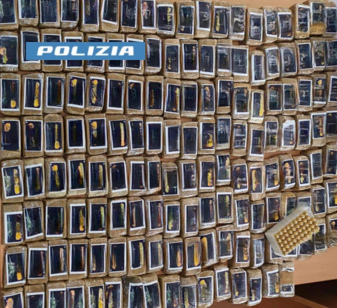 controlli scampia droga proiettili sequestro sottoscala
