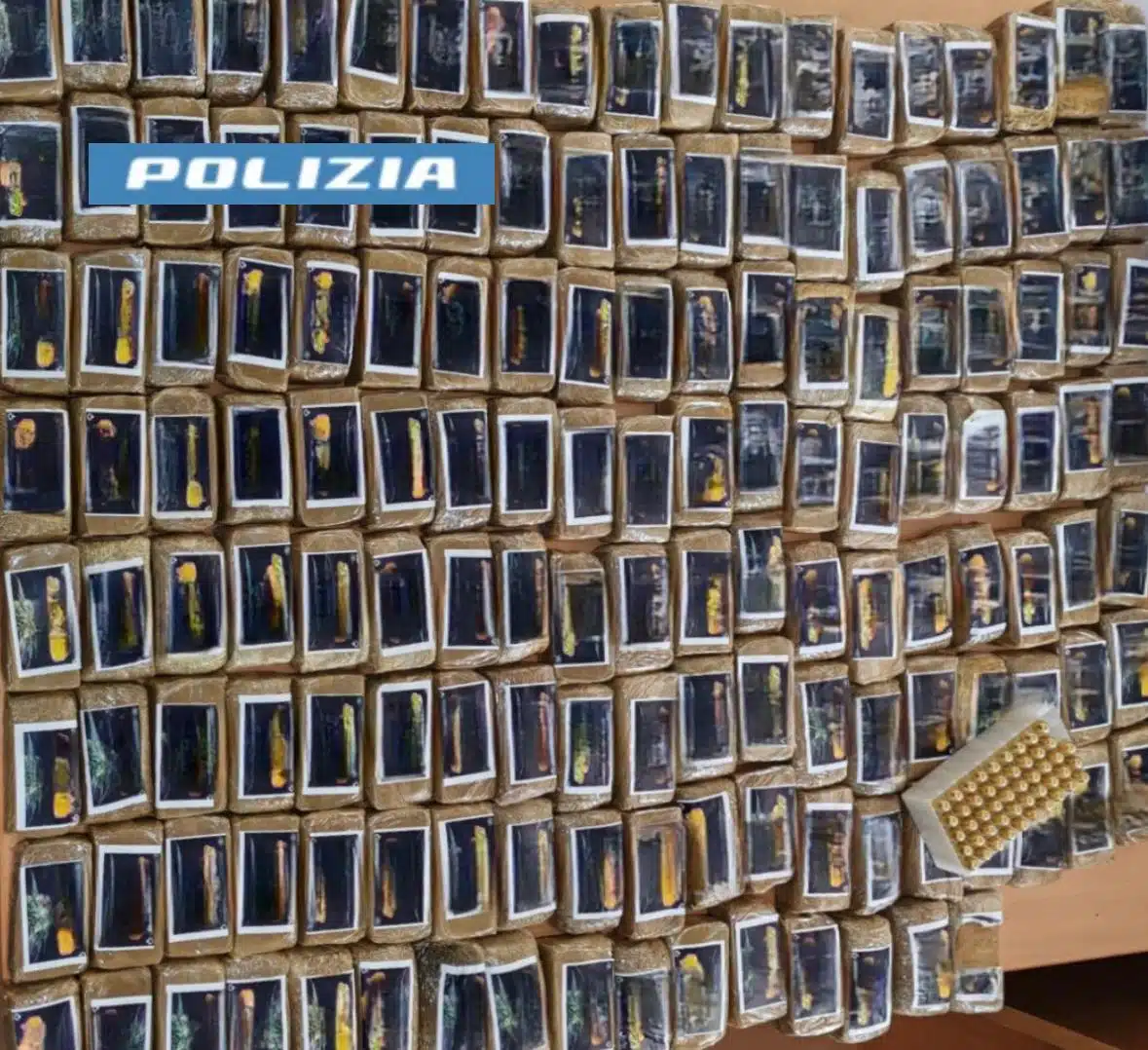 controlli scampia droga proiettili sequestro sottoscala