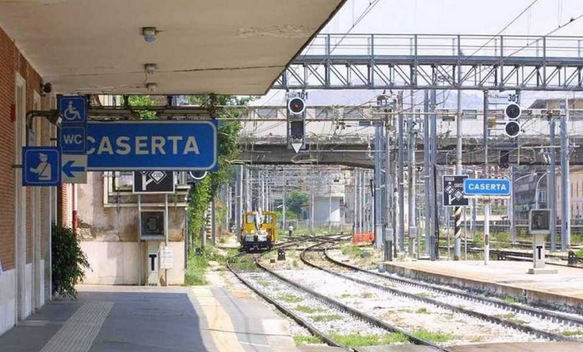 caserta arrestato ricercato furto 10 marzo