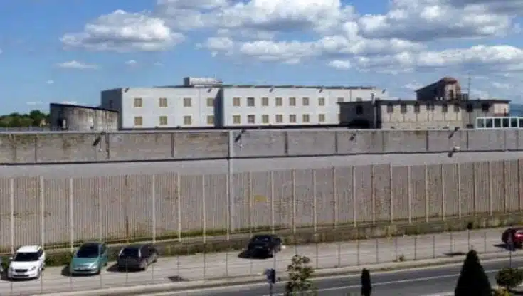 Telefoni cellulari carcere Ariano Irpino