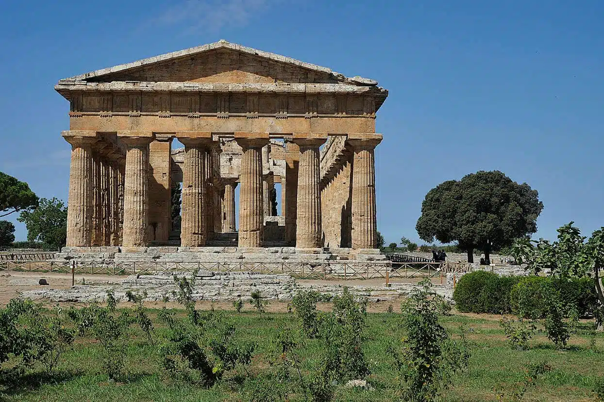 Paestum e Velia, torna a giugno il servizio navetta gratuito tra i due siti archeologici
