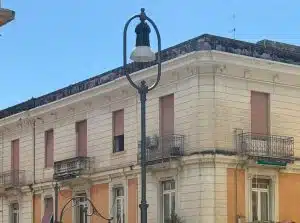 Salerno, al via il restyling dei pali artistici della pubblica illuminazione: oltre 500 gli interventi previsti