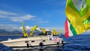 Porto di Salerno, blitz di Coldiretti contro le importazioni ortofrutticole dall’Africa: "Senza reciprocità da qui non si passa"