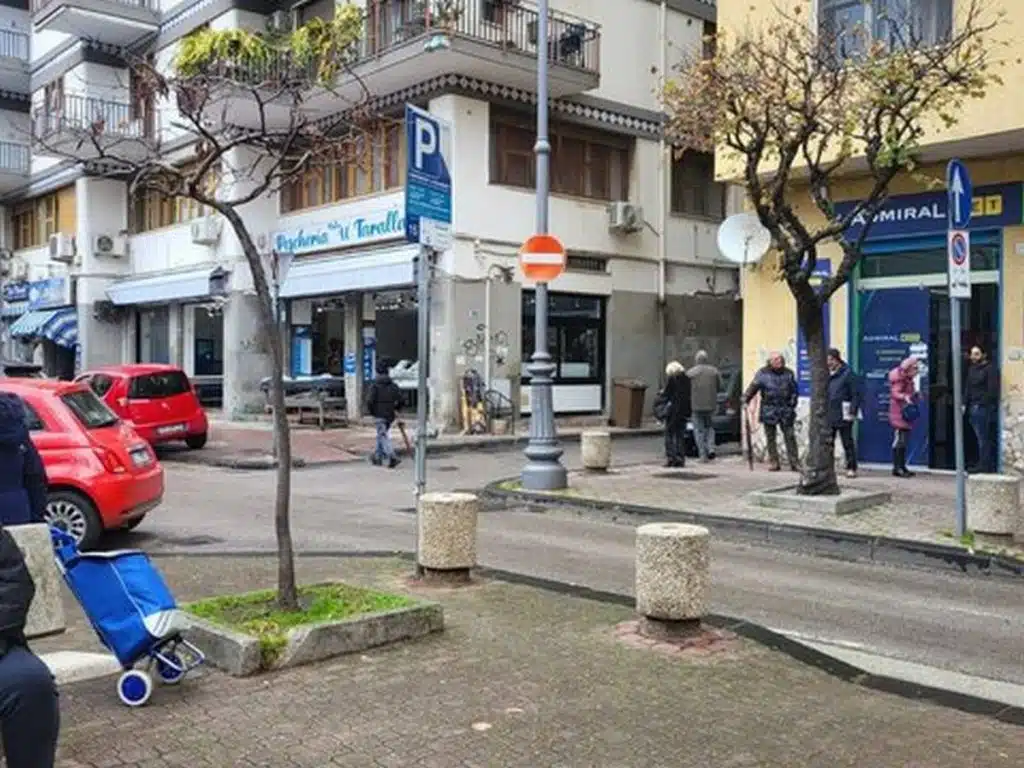 Salerno, commerciante aggredito a Torrione: la denuncia