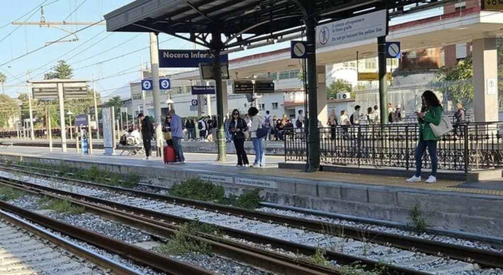 Linea storica Salerno-Nocera chiusa dal 16 giugno: la rabbia dei pendolari