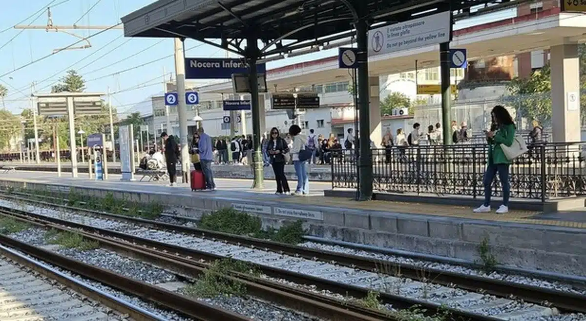 Linea storica Salerno-Nocera chiusa dal 16 giugno: la rabbia dei pendolari