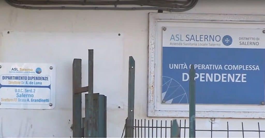 salerno aggressione serd 2