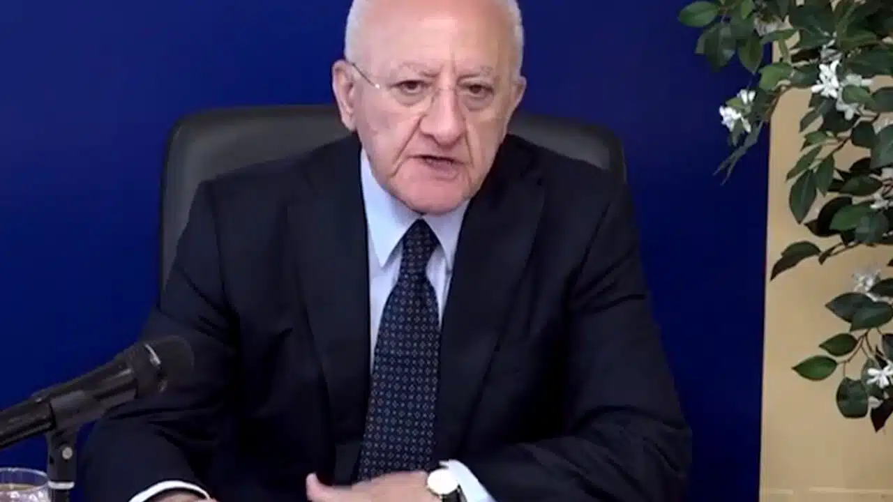 Vincenzo De Luca diretta facebook cosa ha detto oggi 30 maggio