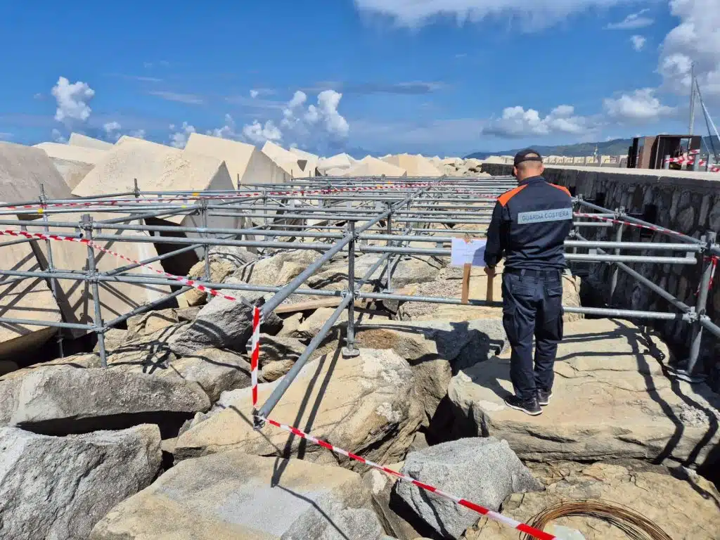 sequestro scogliera occupata abusivamente acciaroli