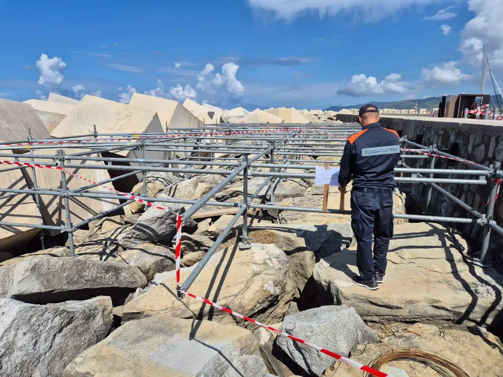 sequestro scogliera occupata abusivamente acciaroli