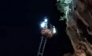 pietre colpiscono auto maiori 25 maggio