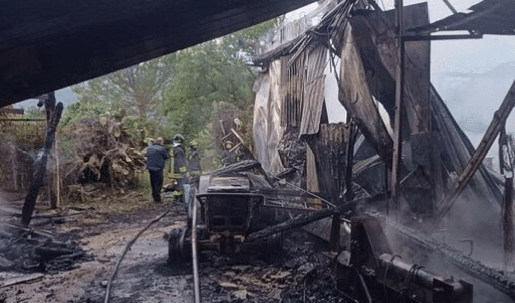 Buccino incendio capannone 28 maggio
