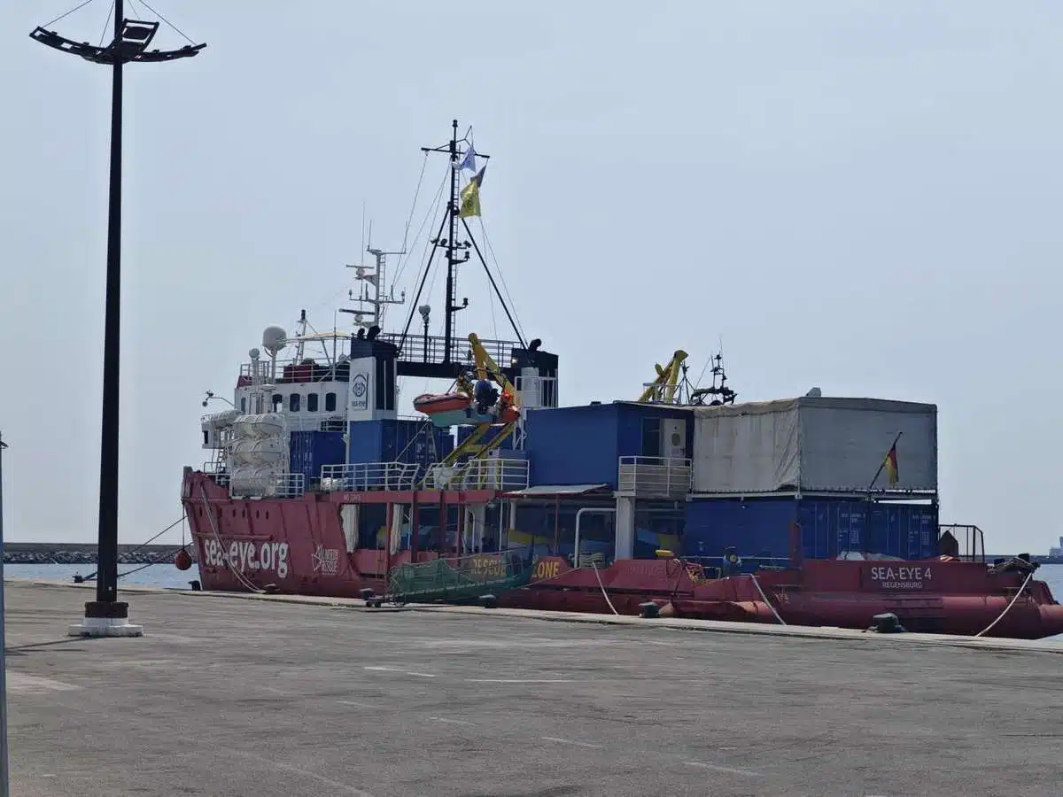 salerno sbarco migranti 26 maggio 2025