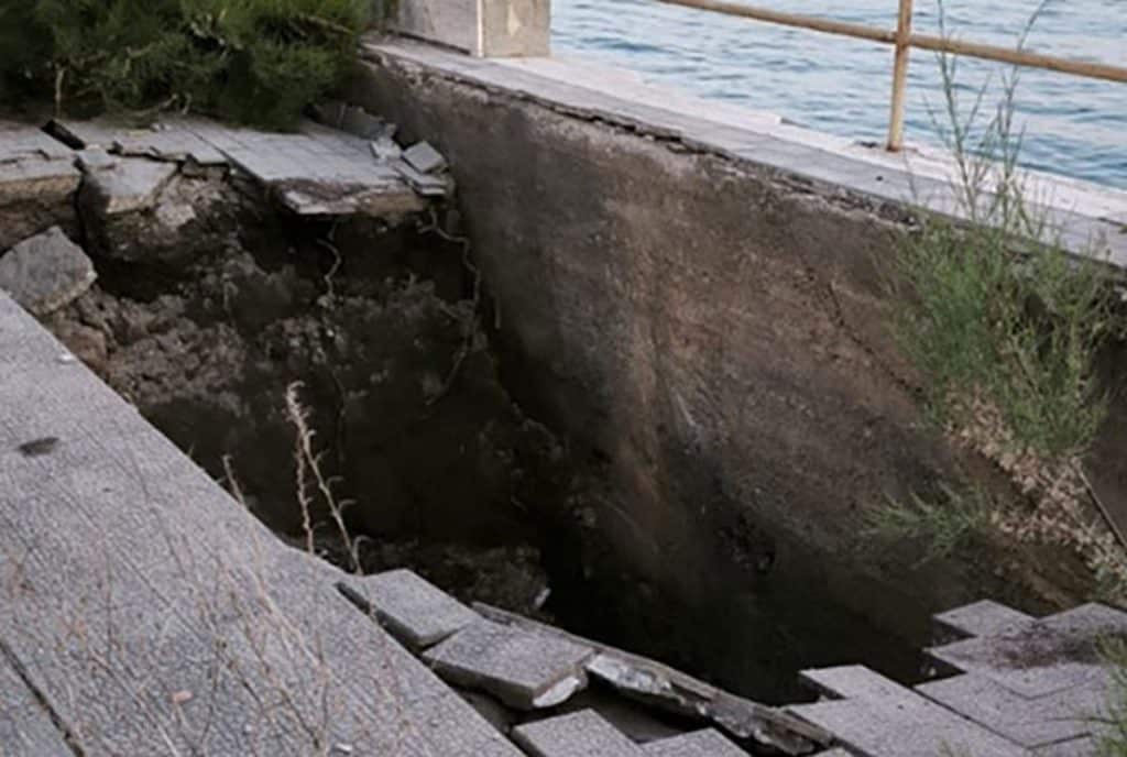 salerno voragine lungomare torrione