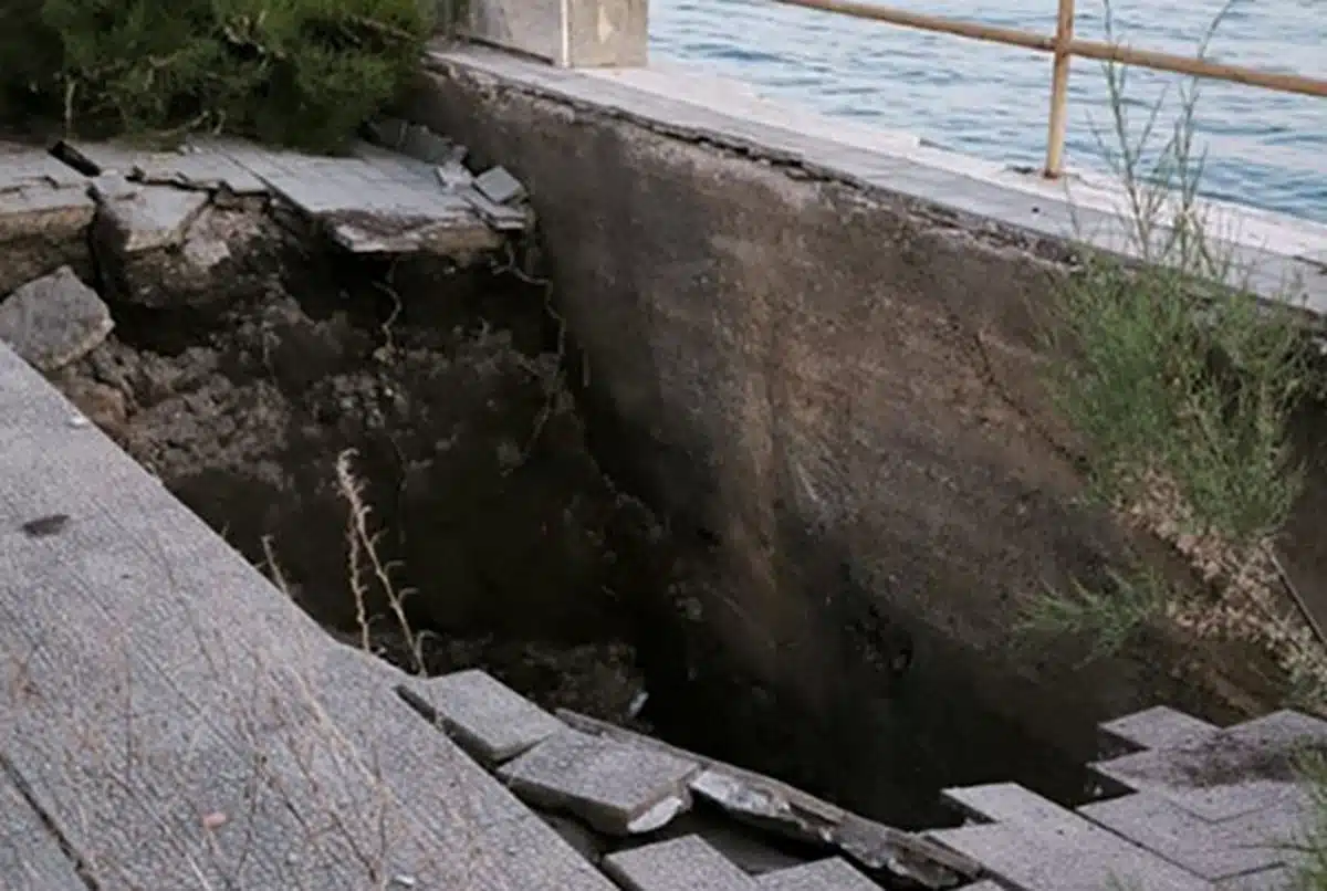 salerno voragine lungomare torrione