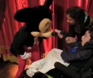 disneyland topolino sogno bambino malato polla