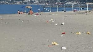 rifiuti spiaggia Mercatello Salerno