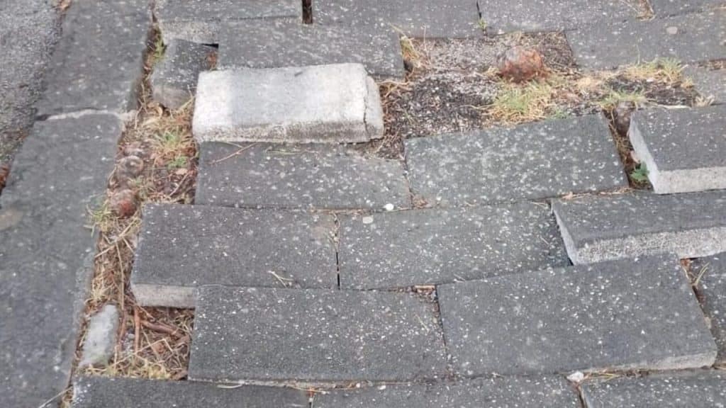 Pavimentazione sconnessa Piazza Casalbore
