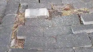 Pavimentazione sconnessa Piazza Casalbore