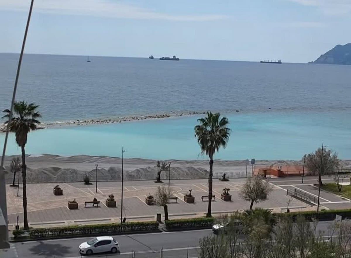 salerno nuova spiaggia universo beach presenze selfie