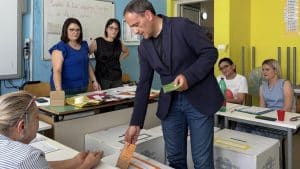 Referendum, il sindaco Aliberti vota contro l’indicazione del partito: “La politica del silenzio svuota la democrazia”