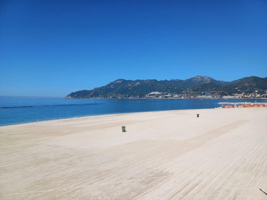 Salerno, inaugurata la nuova spiaggia della zona orientale