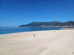 Salerno, inaugurata la nuova spiaggia della zona orientale